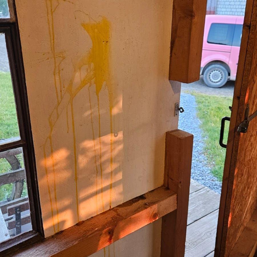 2 Vandalismus Verkaufshütte